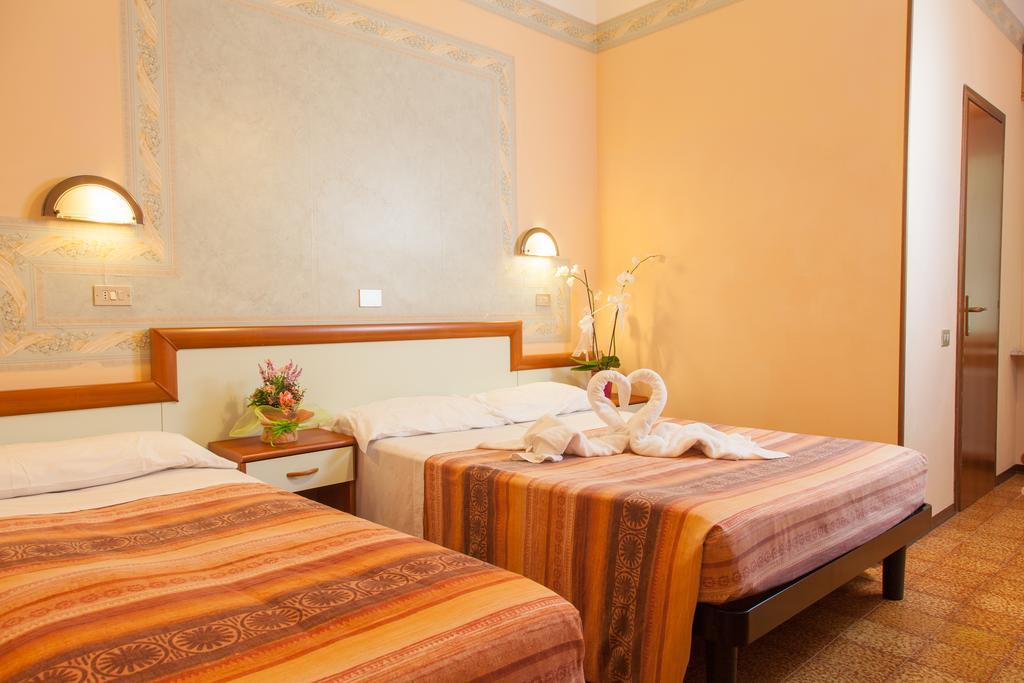 Hotel Ricordo Du Parc Tabiano Terme Oda fotoğraf